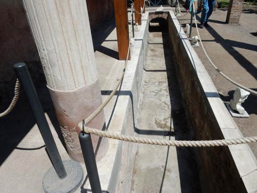 II.2.2 Pompeii. 1961. Room “i”, looking east along upper euripus water feature with garden ornaments in place. Photo courtesy of Buzz Ferebee.
