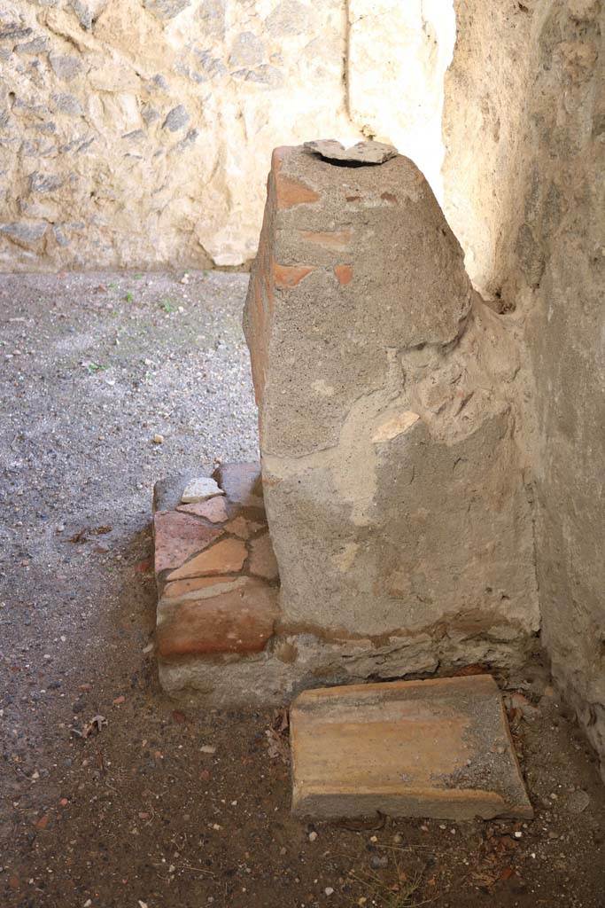 II.2.3 Pompeii. September 2018. 
Looking south towards room in II.2.2 with kiln?  Photo courtesy of Aude Durand. 
