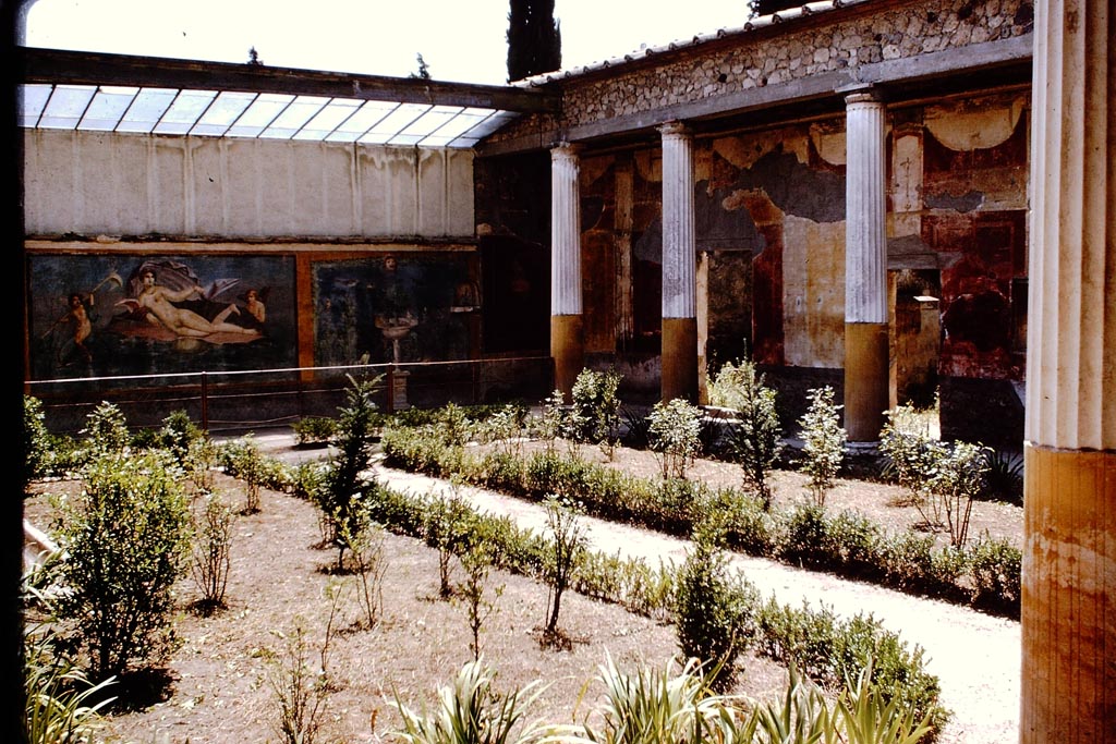 II.3.3 Pompeii. 1964. Room 11, looking south-west. Photo by Stanley A. Jashemski.
Source: The Wilhelmina and Stanley A. Jashemski archive in the University of Maryland Library, Special Collections (See collection page) and made available under the Creative Commons Attribution-Non Commercial License v.4. See Licence and use details.
J64f1711