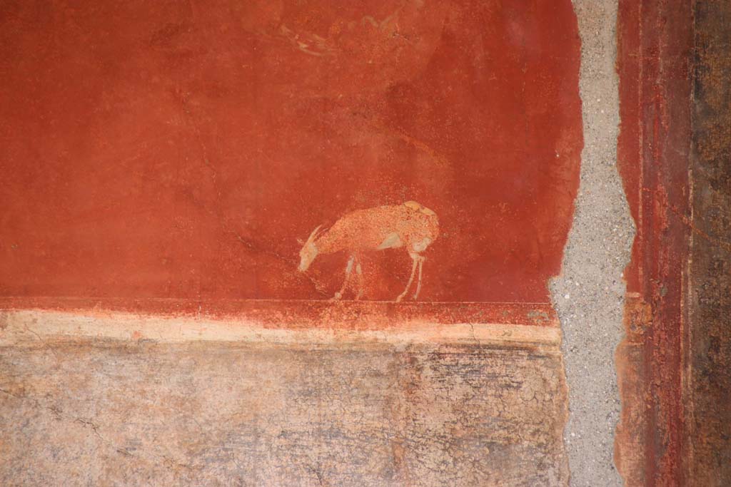 II.3.3 Pompeii. September 2017.
Room 11, west portico, detail of painted decoration above doorway to room 13, cubiculum. Photo courtesy of Klaus Heese.