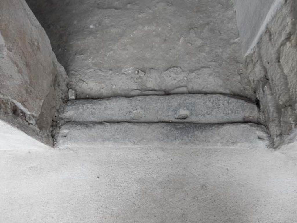II.3.3 Pompeii. May 2016. Room 15, step and threshold to doorway. Photo courtesy of Buzz Ferebee.