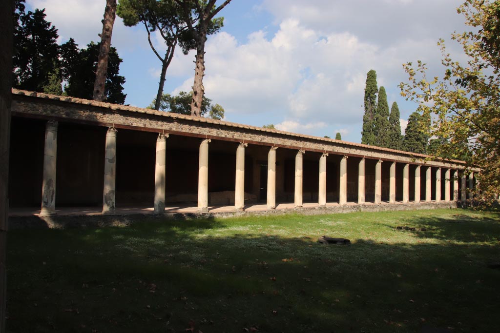 II.7.8 Pompeii. Palaestra. October 2022. Looking east along north portico. Photo courtesy of Klaus Heese
