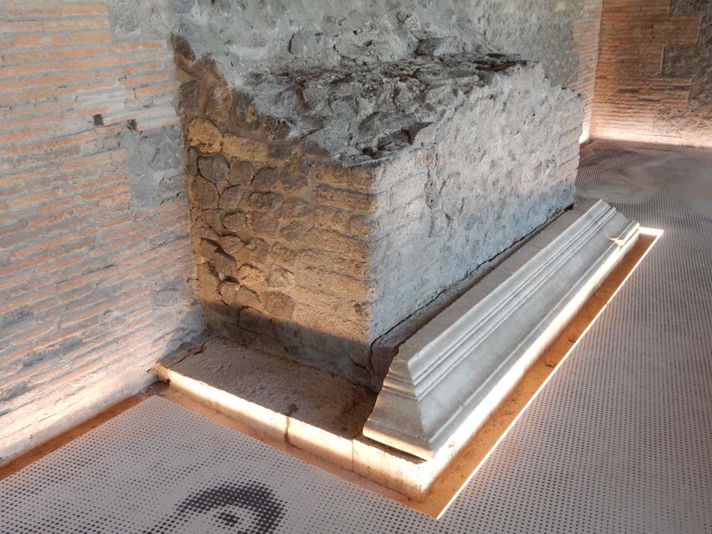 II.7 Pompeii. June 2019. Looking north from south end of altar. Photo courtesy of Buzz Ferebee.