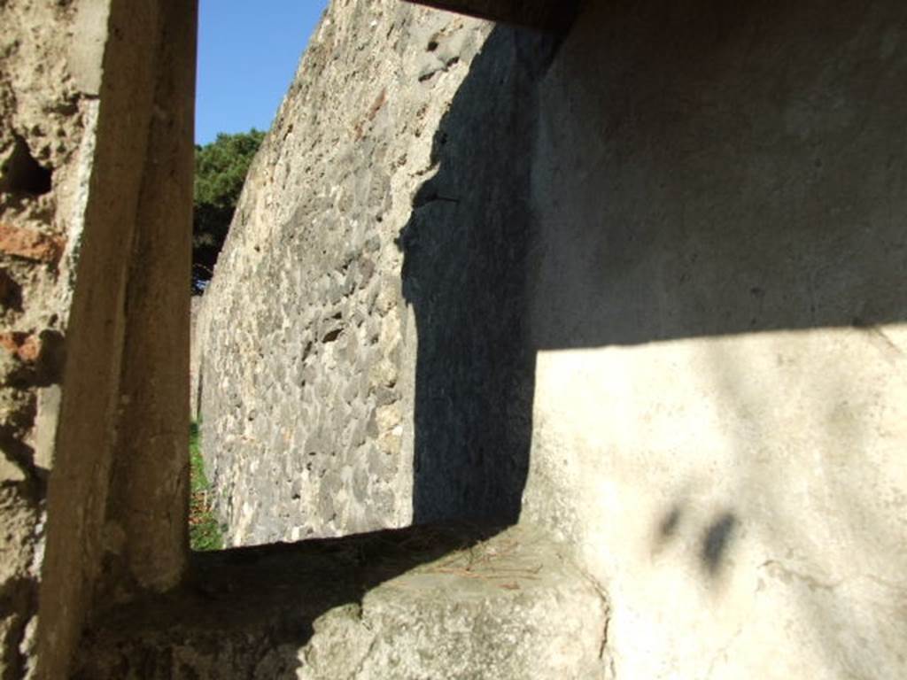 II.8.6 House of the Garden of Hercules.    Lararium.