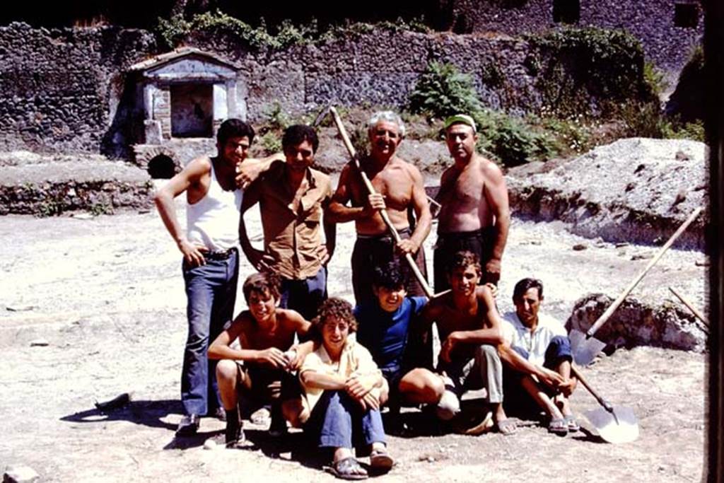 II.8.6 Pompeii. 1972. Wilhelmina�s workers posing in the sun. Photo by Stanley A. Jashemski. 
Source: The Wilhelmina and Stanley A. Jashemski archive in the University of Maryland Library, Special Collections (See collection page) and made available under the Creative Commons Attribution-Non Commercial License v.4. See Licence and use details. J72f0694
