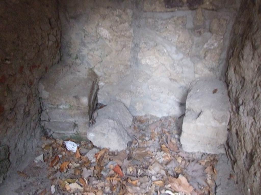 II.9.2 Pompeii. December 2007. Latrine 7.