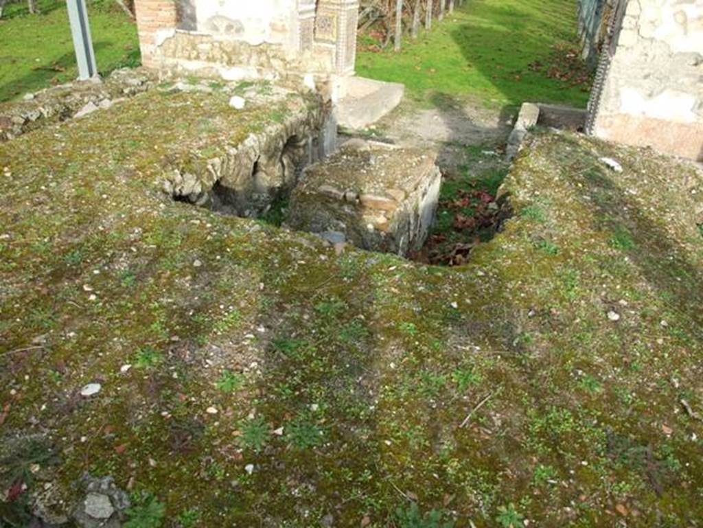 II.9.7. Garden entrance to House of Summer Triclinium.  December 2007.  Triclinium.
