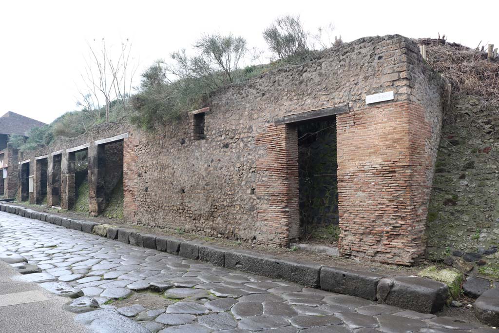 III.1.6 Pompeii. December 2018. Entrance doorway on north side of Via dell�Abbondanza, on right. Photo courtesy of Aude Durand.
