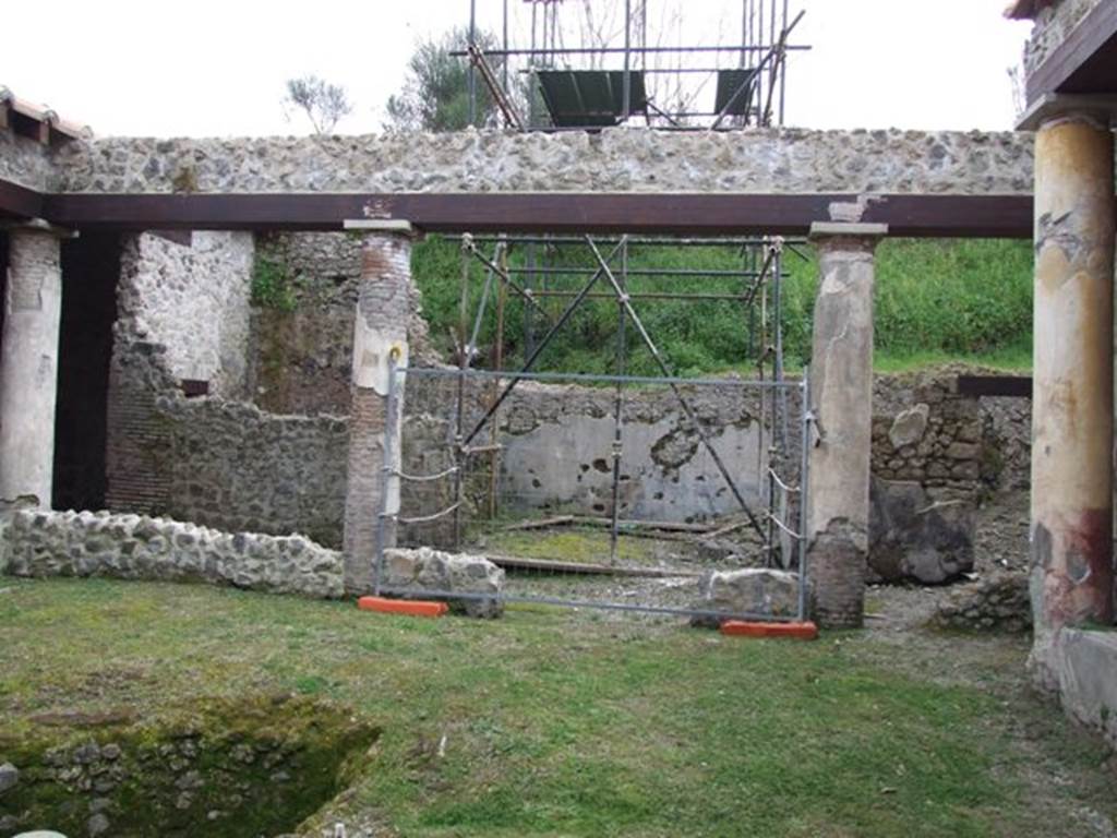 III.2.1 Pompeii.  March 2009.  Room 20. Summer Triclinium and Garden area.  Looking west towards Exedra.