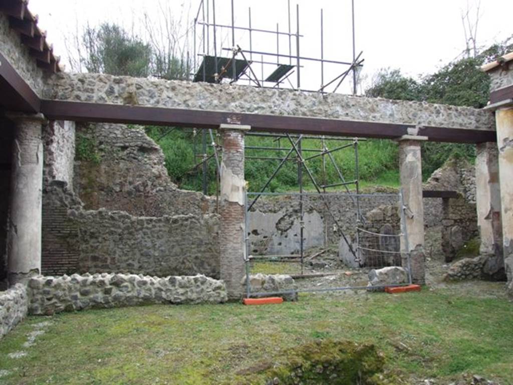 III.2.1 Pompeii.  March 2009.  Room 20. Summer Triclinium and Garden area.  Looking west.