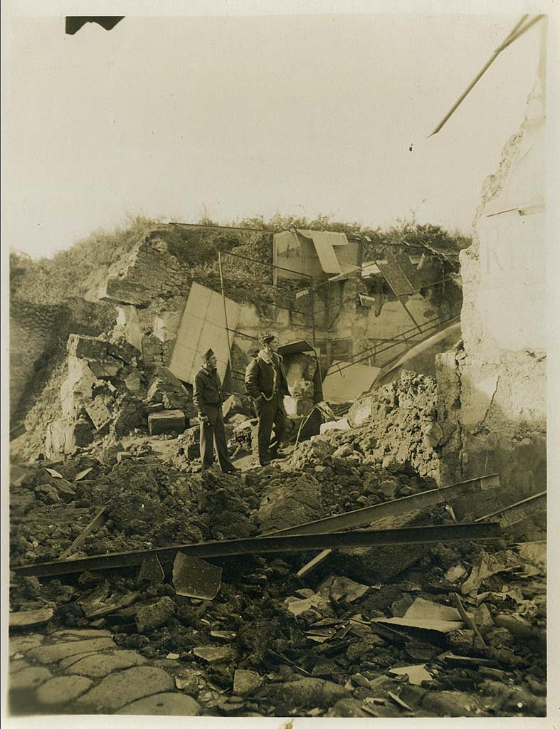 III.2.1 Pompeii. 1944. 
Looking west along north side of Via dell’Abbondanza towards the devastated entrance and atrium after the bombing. 
Photo courtesy of Rick Bauer.
