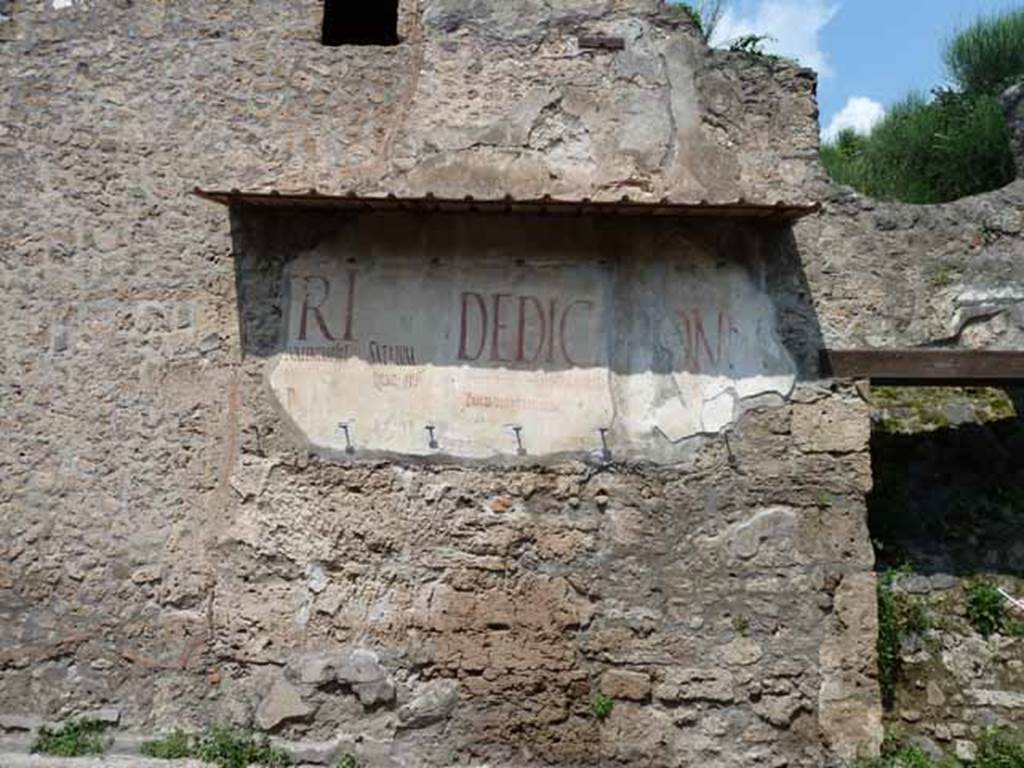 III.2.1 Pompeii. May 2010. Graffiti outside House of Aulus Trebius Valens.  