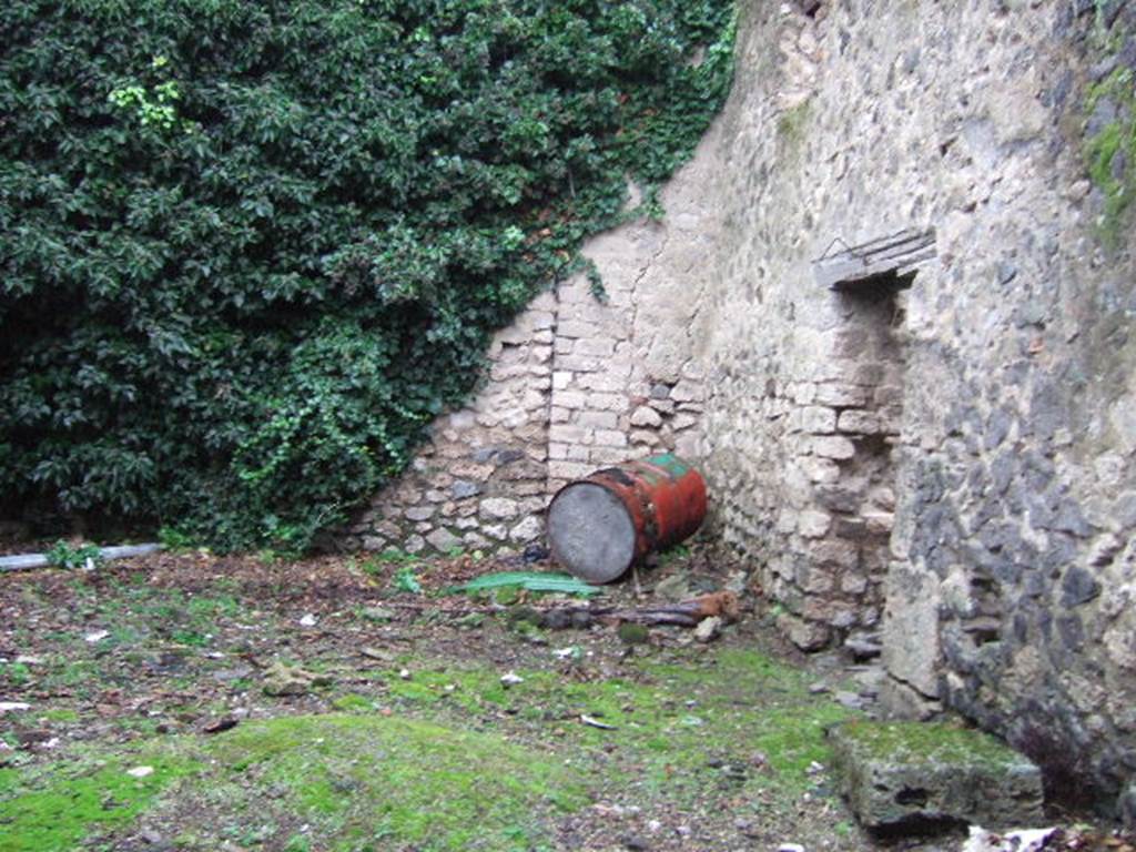 III.4.a Pompeii. December 2006.  South east corner.