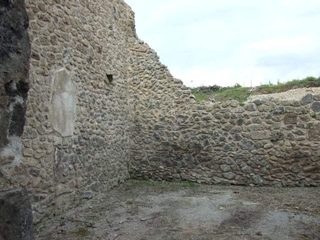 III.4.b. Pompeii.  March 2009.  Room 6.  Looking east.