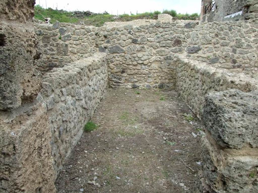 III.4.b. Pompeii.  March 2009.  Room 7. Looking east.