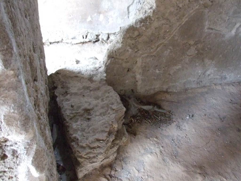 III.4.b. Pompeii.  March 2009.  Room 2.