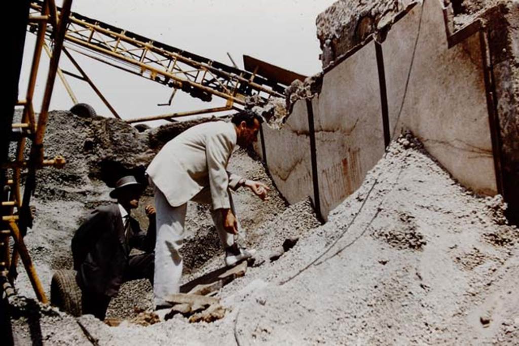Vicolo di Ifigenia, east side, Pompeii. 1961. Finding and reading of a �new� inscription on the north side of doorway at III.4.e. Photo by Stanley A. Jashemski.  
Source: The Wilhelmina and Stanley A. Jashemski archive in the University of Maryland Library, Special Collections (See collection page) and made available under the Creative Commons Attribution-Non Commercial License v.4. See Licence and use details.
J61f0299
