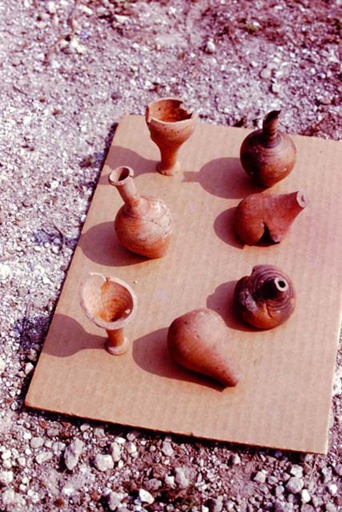 III.7 Pompeii. 1976. Finds. Photo by Stanley A. Jashemski.   
Source: The Wilhelmina and Stanley A. Jashemski archive in the University of Maryland Library, Special Collections (See collection page) and made available under the Creative Commons Attribution-Non Commercial License v.4. See Licence and use details. J76f0542
