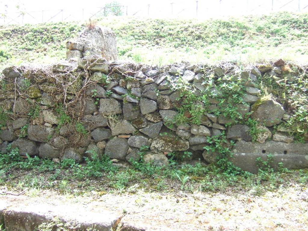 III.10.1 Pompeii.  May 2006.  Front wall on Via Nola.