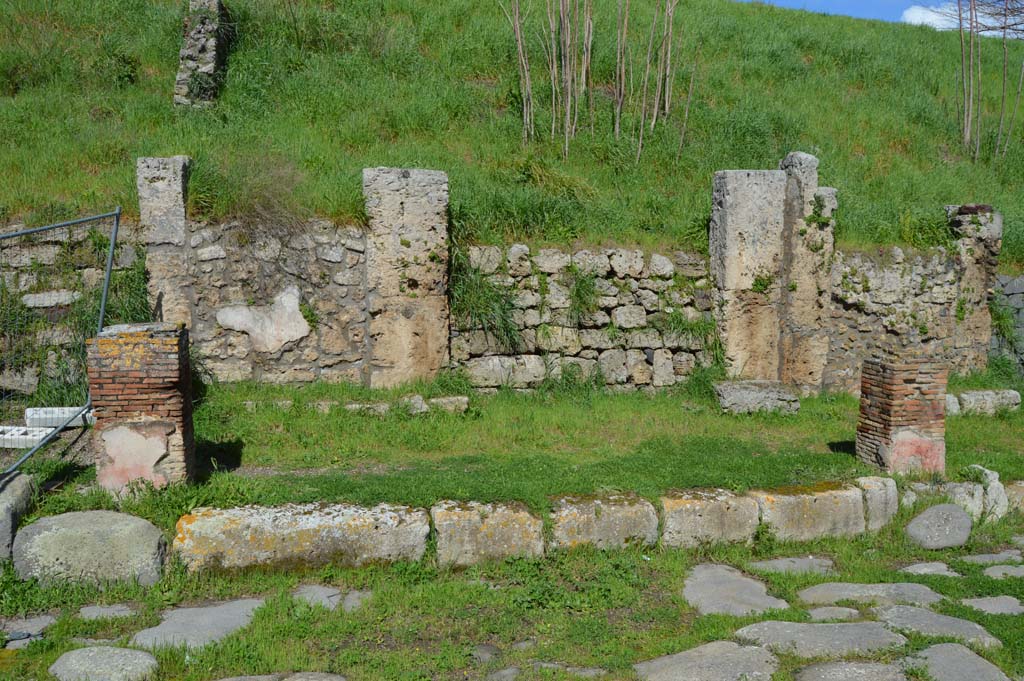 IV.2.a, Pompeii. March 2018. 
Looking north from Via di Nola, across a small portico with two pilasters for holding up a balcony, towards entrance doorway.
Foto Taylor Lauritsen, ERC Grant 681269 D�COR.
