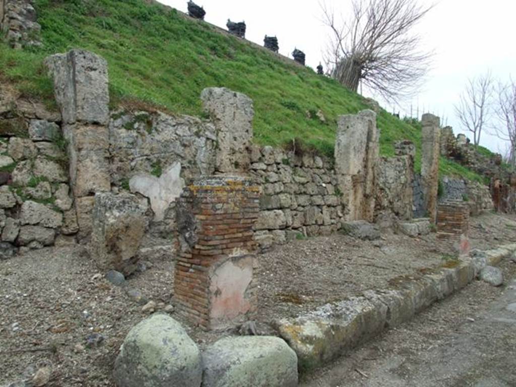 IV.2.a  Pompeii. March 2009.  Entrance and small portico on Via di Nola, with two pilasters for holding up the balcony.
