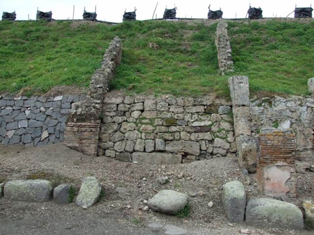 IV.1. Pompeii. March 2009.     Blocked unnamed vicolo.                     IV.2.a