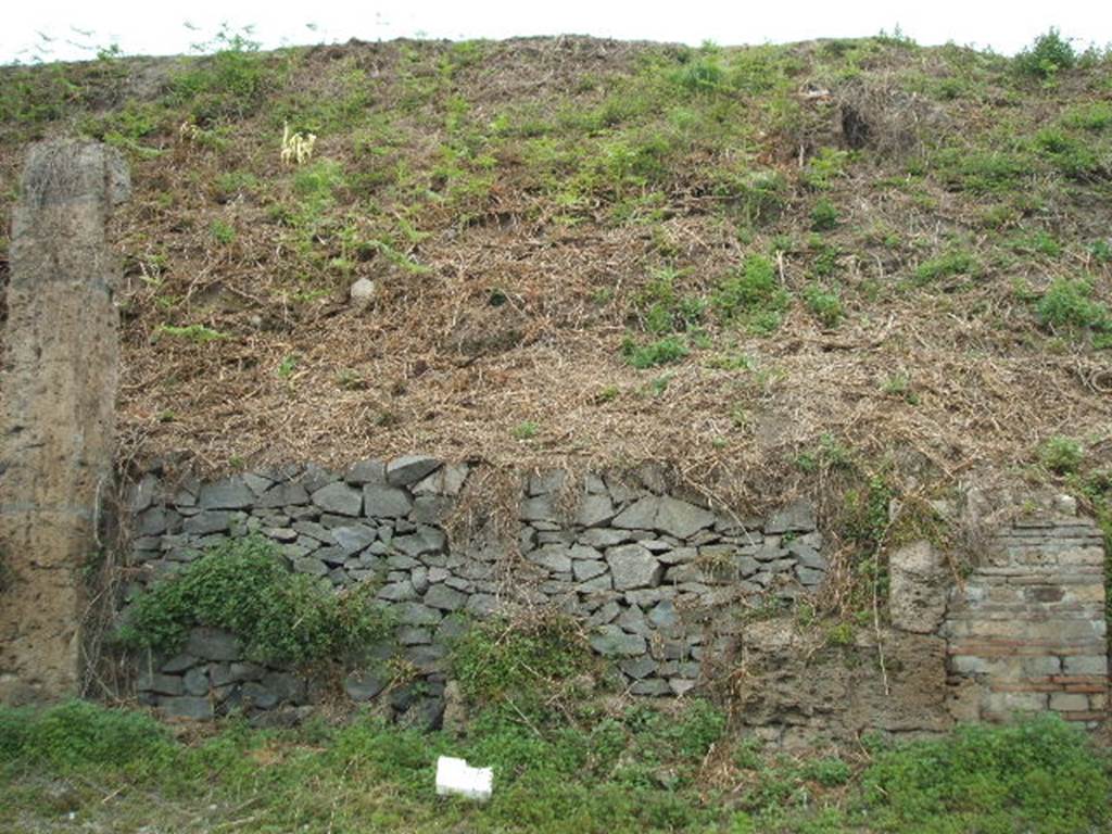 IV.2.b or IV.2.c? Pompeii. May 2005