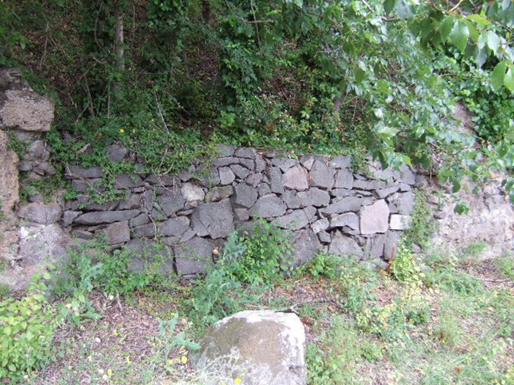 IV.5.c Pompeii. May 2006. Entrance. According to Liselotte Eschebach on the pillars of the fa�ade of IV.5.b and IV.5.c there were three paintings. She suggests this may be the Lararium paintings described by Fr�hlich in F27. Fr�hlich refers to drawings by Abbate and Zahn and includes those by Zahn as Tafel 55, 1-3. On the east pillar was a painting of Mercury wearing winged sandals, petasos (hat) and a cloak.
In his right hand he has the marsupium and on the left shoulder the caduceus. To the left is a cockerel. The middle pillar has a painting of a grape crowned Bacchus wearing sandals and a cloak. He stands with his elbow on a pillar and left foot on a podium. His right hand is raised, touching a standing Thyrsus. His left hand holds a cantharus from which he feeds a panther that sits to the left. To the right is a small Eros and another god possibly Venus Pompeiana. On the west pillar was a painting of Hercules, naked with a lion skin over his left shoulder.
In his right hand is a cantharus (cup) and his left hand is over the end of his club. See Eschebach, L., 1993. Geb�udeverzeichnis und Stadtplan der antiken Stadt Pompeji. K�ln: B�hlau. (IV.5.2-3). See Fr�hlich, T., 1991. Lararien und Fassadenbilder in den Vesuvst�dten. Mainz: von Zabern. (p. 316, F27)