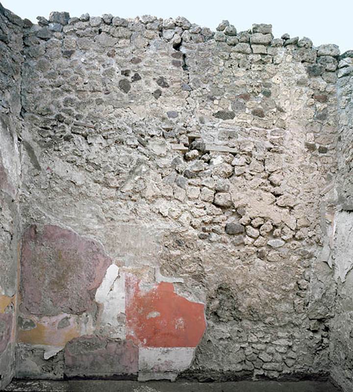 V.1.18 Pompeii. c.2005-2008.
Room “l” (L), looking towards north wall. Photo by Hans Thorwid.
Photo courtesy of The Swedish Pompeii Project.