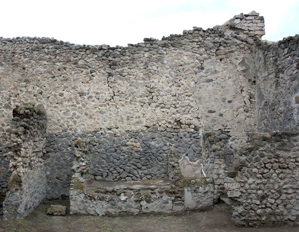 V.1.23 Pompeii. 2009. Room “n”, north wall of kitchen area, with bench. Photo by Hans Thorwid.
Photo and words courtesy of the Swedish Pompeii Project.
