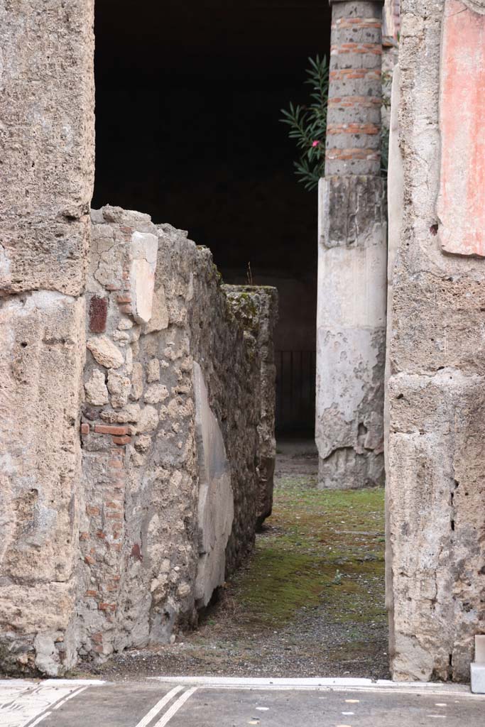 V.1.26 Pompeii. October 2020. 
Looking east along corridor “k” to rear, in south-east corner of atrium. Photo courtesy of Klaus Heese.

