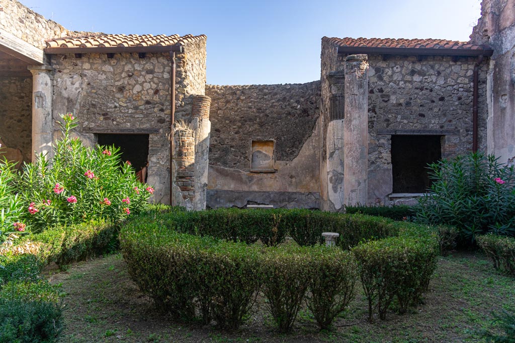 V.1.26 Pompeii. October 2023. Looking east across peristyle “L”. Photo courtesy of Johannes Eber.

