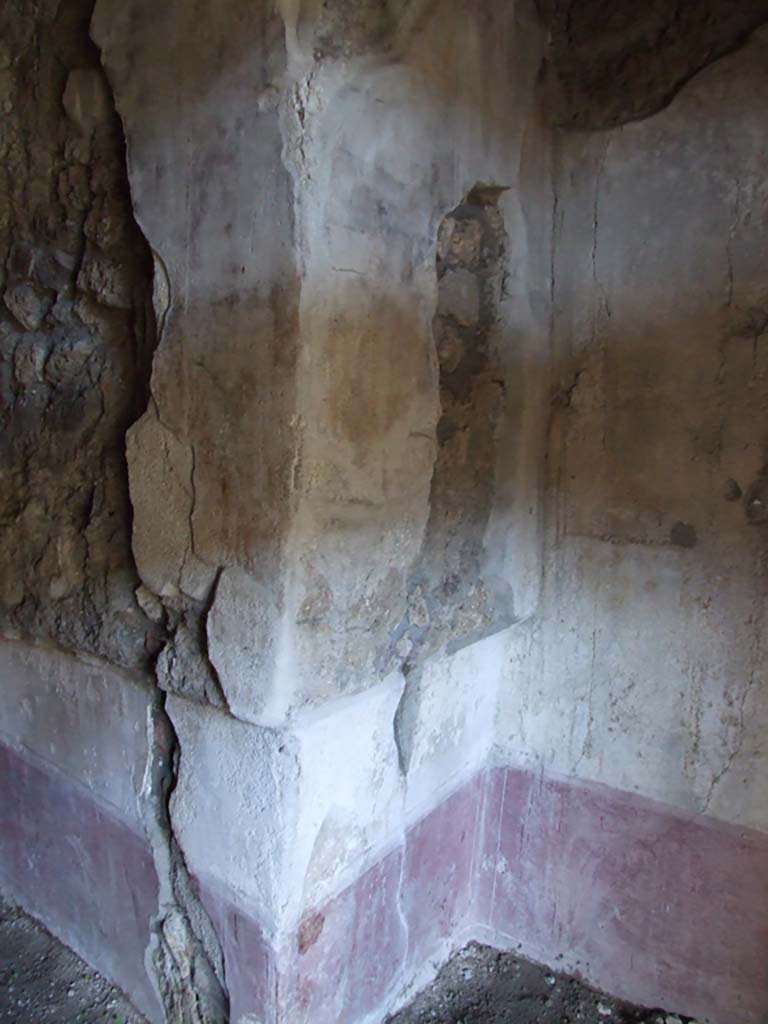 V.1.26 Pompeii. March 2009. Room “p”, north-east corner and east wall, on right.