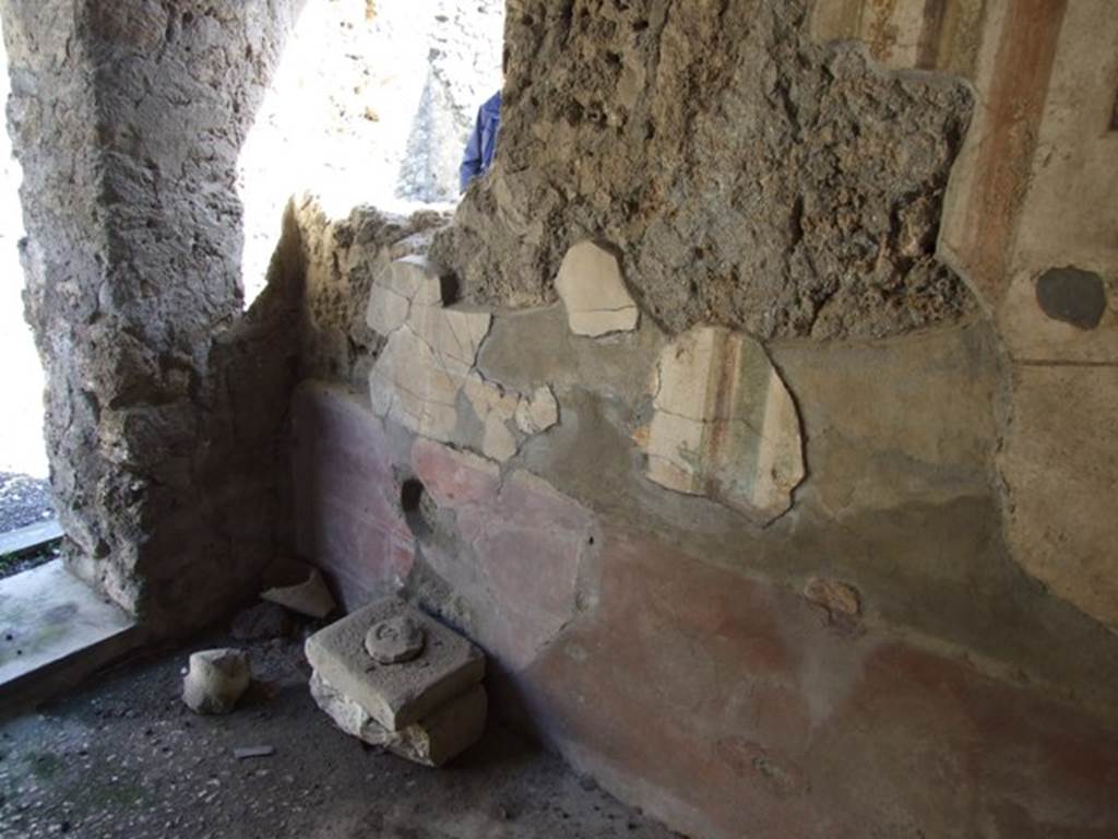 V.2.1 Pompeii.  March 2009.  Room 8, South wall, and south east corner.