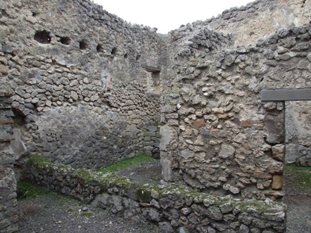 V.2.1 Pompeii. December 2007. Room 12, small room or storeroom in north-west corner of house, with window onto vicolo in west wall.
(BdI room no. �w�).
