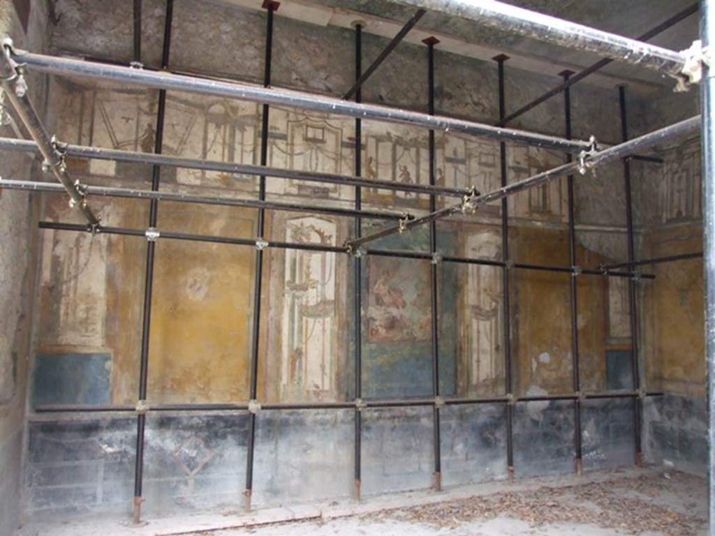 V.2.1 Pompeii.  December 2007.  Room 15,  East wall.