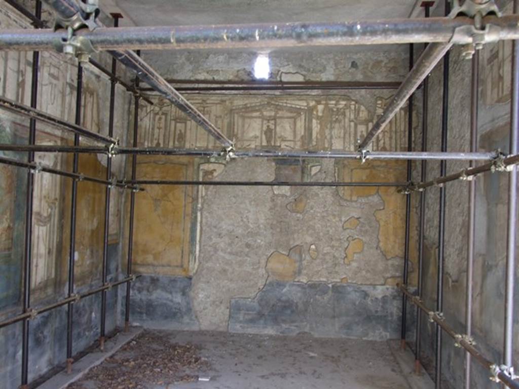 V.2.1 Pompeii. March 2009. Room 15, triclinium, looking south. On this wall was a painting of Ariadne abandoned by Theseus. See Bragantini, de Vos, Badoni, 1983. Pitture e Pavimenti di Pompei, Parte 2. Rome: ICCD.  (p. 57).