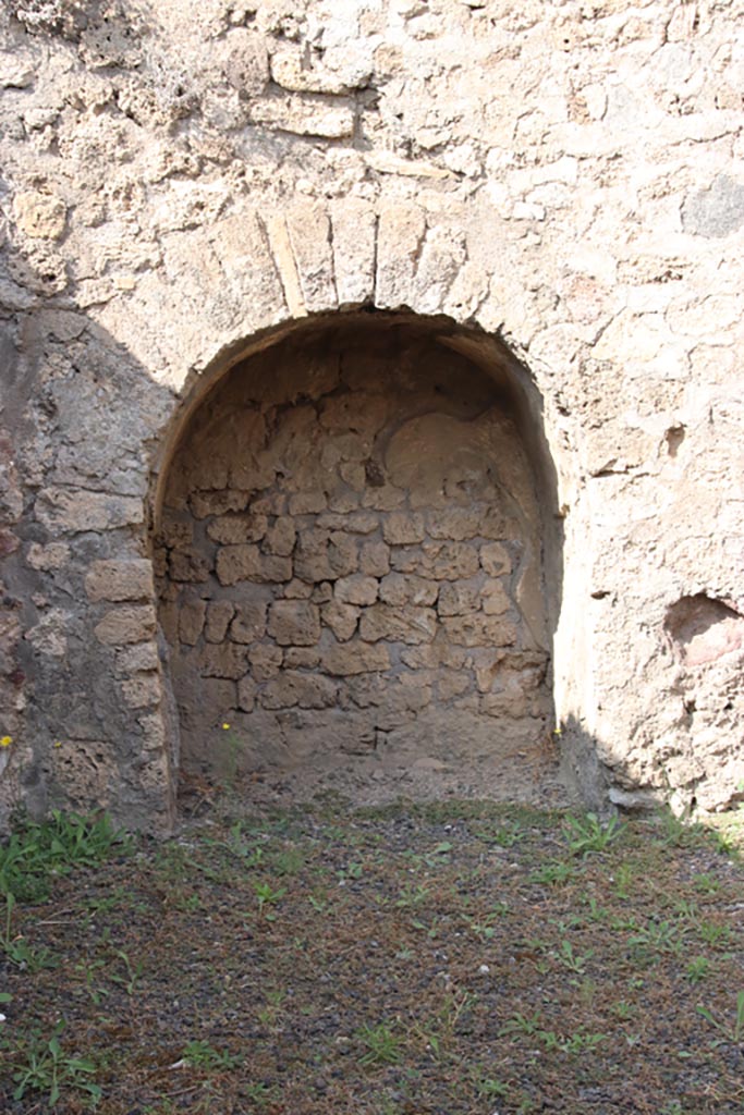 V.2.3 Pompeii. October 2023. Niche in north wall of rear room. Photo courtesy of Klaus Heese.