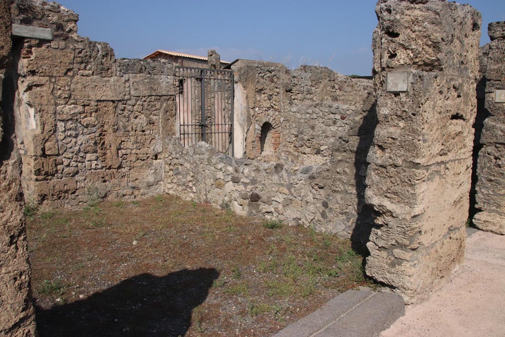 V.2.3 Pompeii. October 2023. East side of bar-room. Photo courtesy of Klaus Heese.