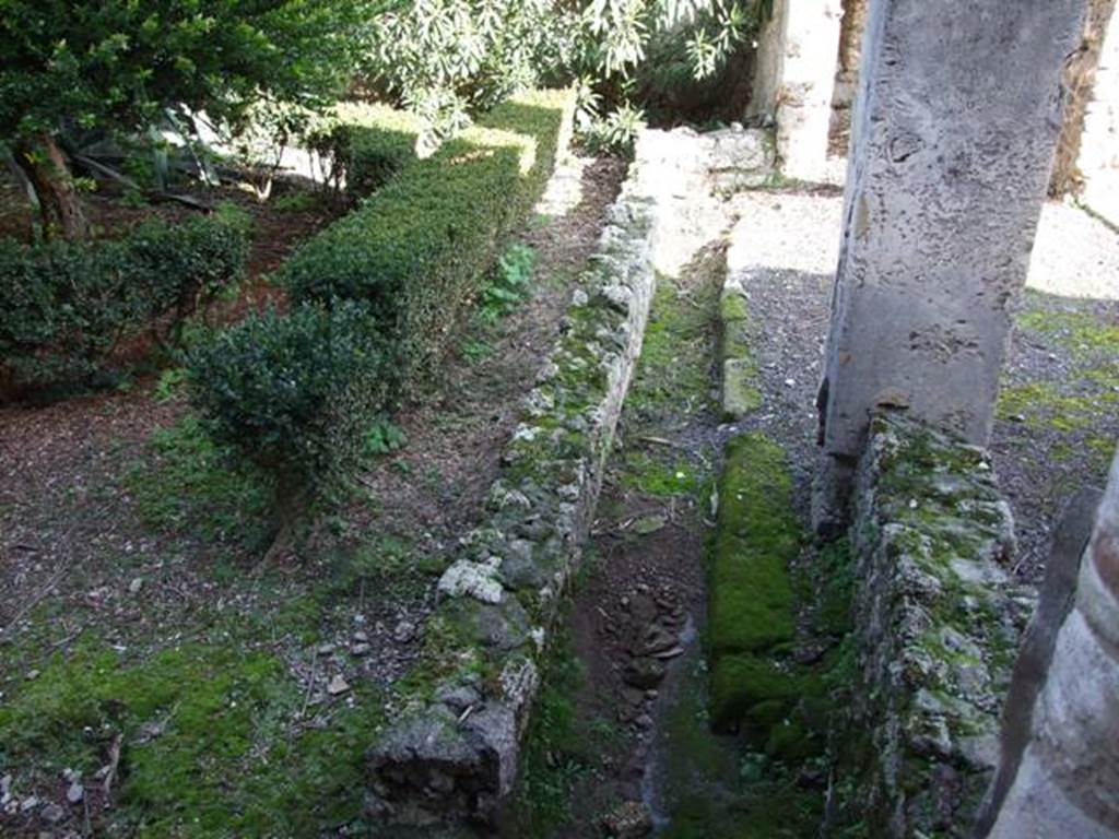 V.2.4 Pompeii. December 2007. Room 13, peristyle drainage channel.