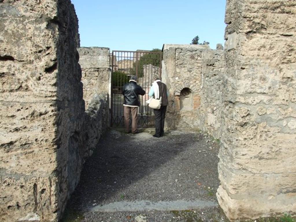 V.2.4 Pompeii. December 2007. Entrance.