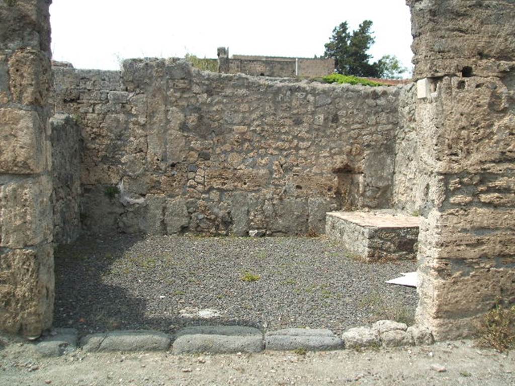 V.2.5 Pompeii. May 2005.  Entrance.