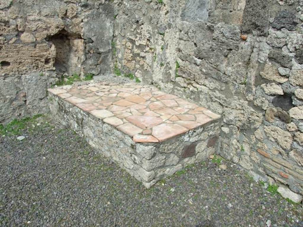 V.2.5 Pompeii.  March 2009. Podium or hearth in north east corner.