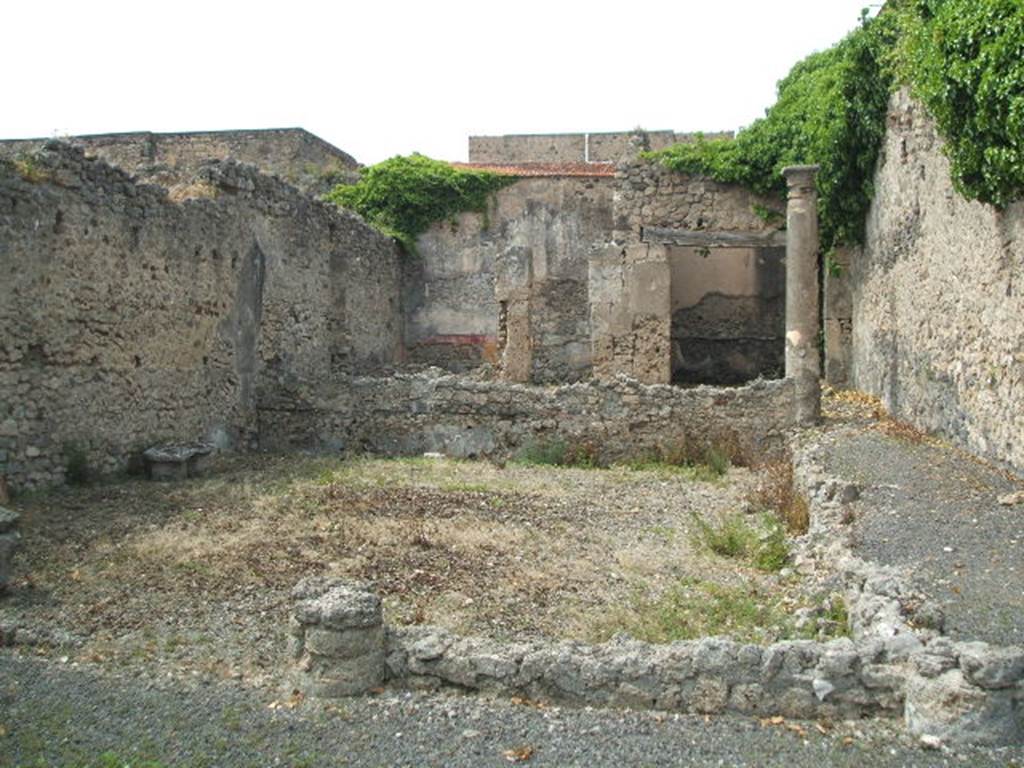 V.2.10 Pompeii. May 2005. Peristyle. According to NdS, the peristyle garden abutted the west wall but there was a portico around the other three sides. The portico was supported by columns joined together by a masonry pluteus. The low masonry walls made compartments dedicated to cultivation of plants, perhaps flower beds. The floor level of part of the east walkway and all of the north walkway was elevated to reach the height of the wall (pluteus) which connected between the columns. See Notizie degli Scavi, 1896, (p.437)
