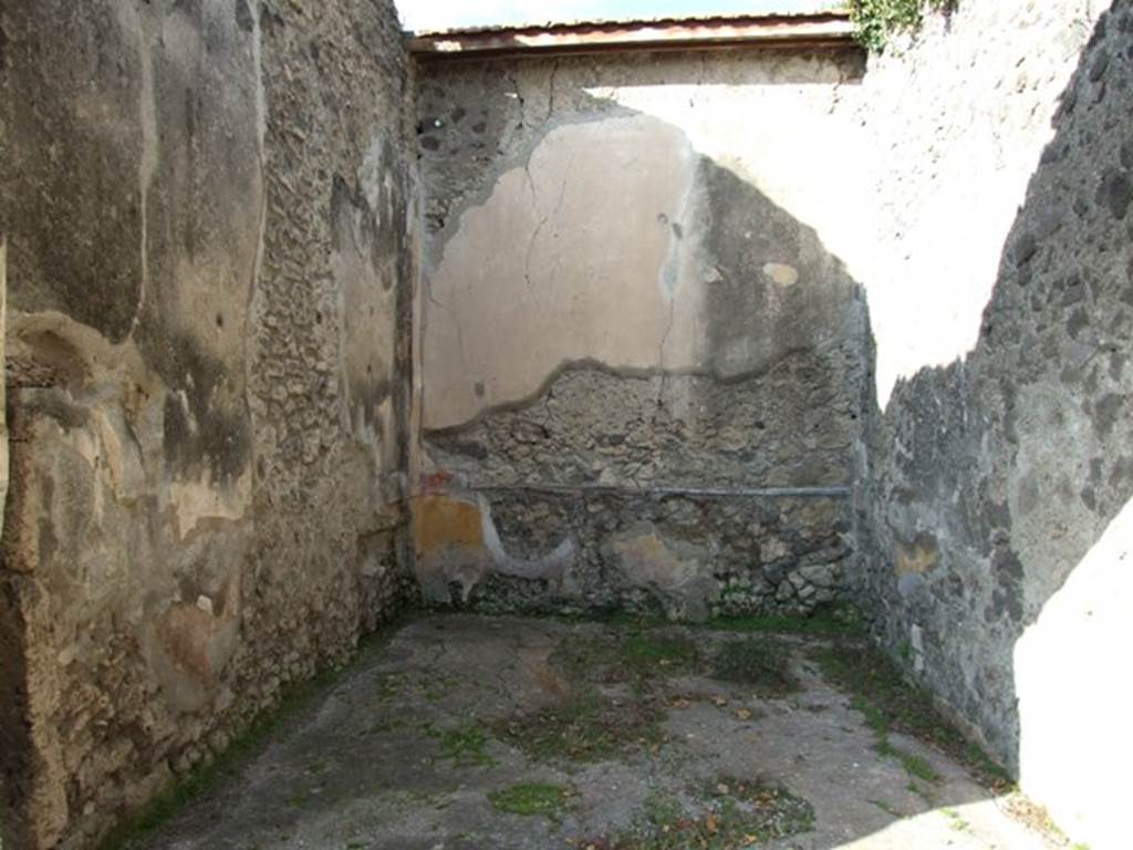 V.2.10 Pompeii. December 2007. Room 11, looking north. According to NdS, this room was a spacious cubiculum which contained a recess for the bed against the west wall, as well as a doorway communicating with room 12. Found against the east wall, near to the entrance doorway, was a small and low masonry hearth. See Notizie degli Scavi, 1896, (p.437-8)
