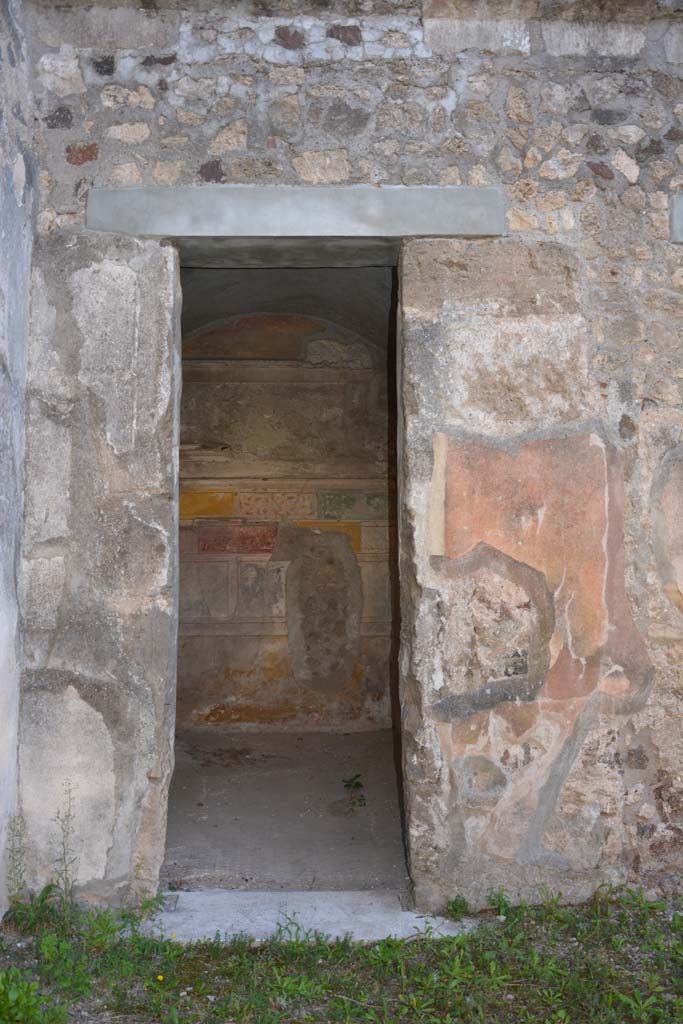 V.2.h Pompeii. October 2019. Cubiculum �g�, looking south through doorway from atrium.
Foto Annette Haug, ERC Grant 681269 D�COR.
