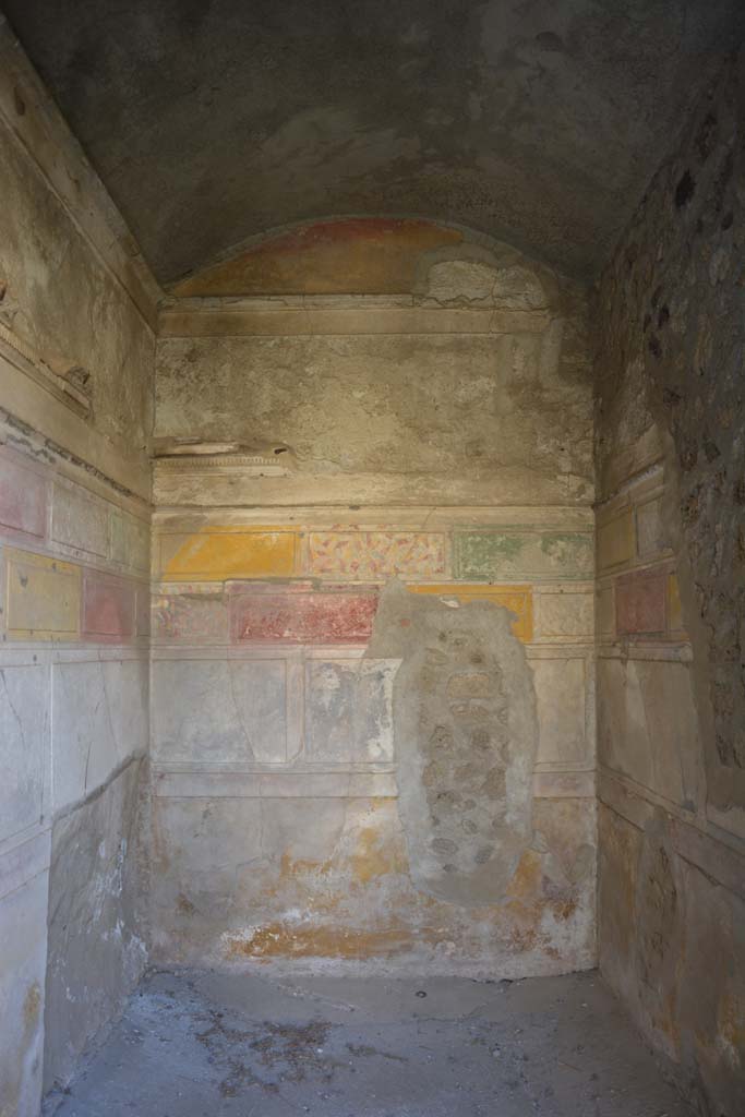 V.2.h Pompeii. October 2019. 
Room �g� in south-east corner of the atrium, looking south from doorway.
Foto Annette Haug, ERC Grant 681269 D�COR.
According to NdS, the cubiculum had a threshold of travertine, good flooring of signinum but in large part destroyed, walls decorated in the First Style, and with a vaulted ceiling.
In the east wall, the recess for the bed could be seen.
The front doorway to the room, when it was closed, could be strengthened by a transversal small beam, for which you could see the holes in the doorjambs.
See Notizie degli Scavi di Antichit�, 1896, (p.422) where it is referred to as room d.
See Mau in Bullettino dell�Instituto di Corrispondenza Archeologica (DAIR), VIII, 1893, (p.14-27)
