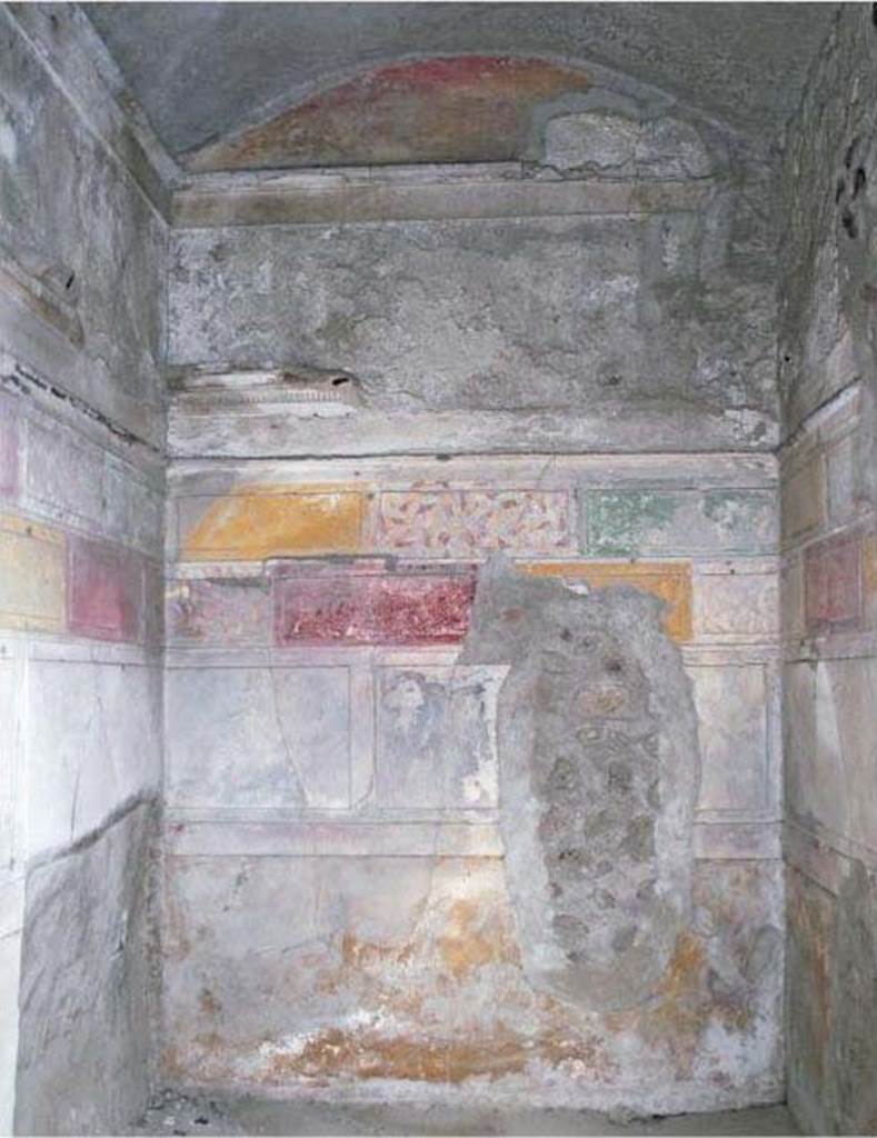 V.2.h Pompeii. December 2005. Room �g� in south-east corner of the atrium, looking south. According to NdS, the cubiculum had a threshold of travertine, good flooring of signinum but in large part destroyed, walls decorated in the First Style, and with a vaulted ceiling. In the east wall, the recess for the bed could be seen. The front doorway to the room, when it was closed, could be strengthened by a transversal small beam, for which you could see the holes in the door-jambs. See Notizie degli Scavi, 1896, (p.422) where it is referred to as room d.