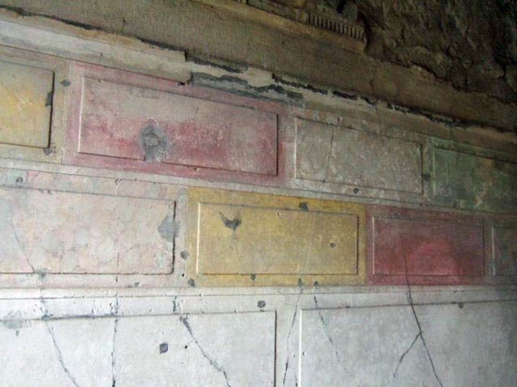 V.2.h Pompeii. December 2005. Cubiculum �g�, east wall decorated in First Style.