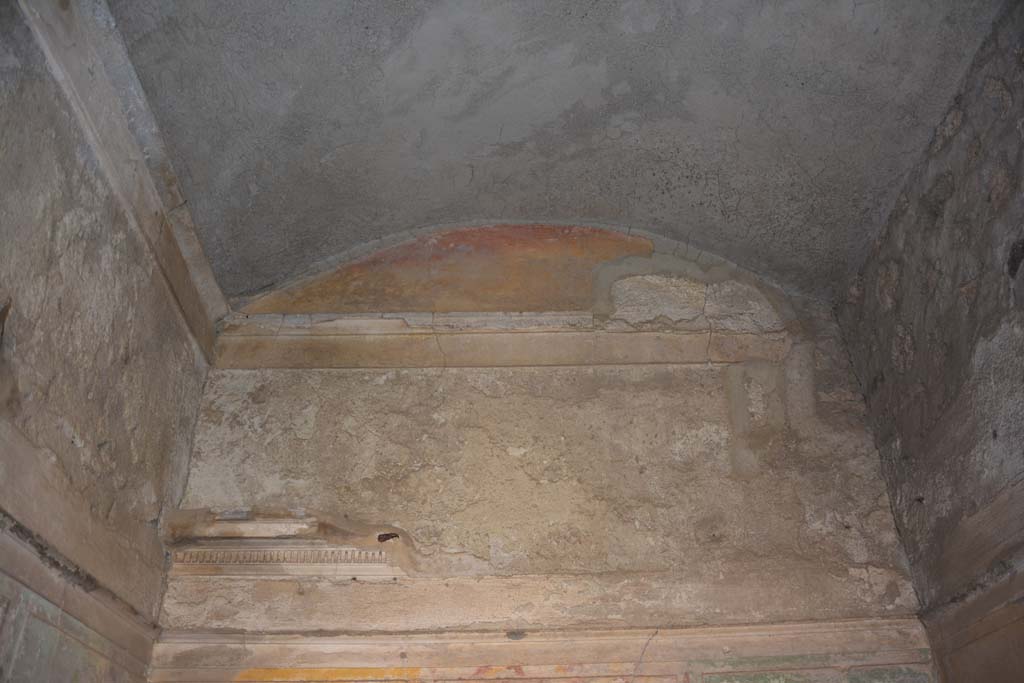 V.2.h Pompeii. October 2019. Cubiculum �g�, detail of upper south wall.
Foto Annette Haug, ERC Grant 681269 D�COR.

